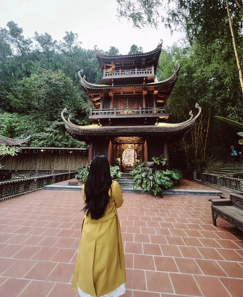 An nhiên giữa chùa địa tạng giữa rừng thông