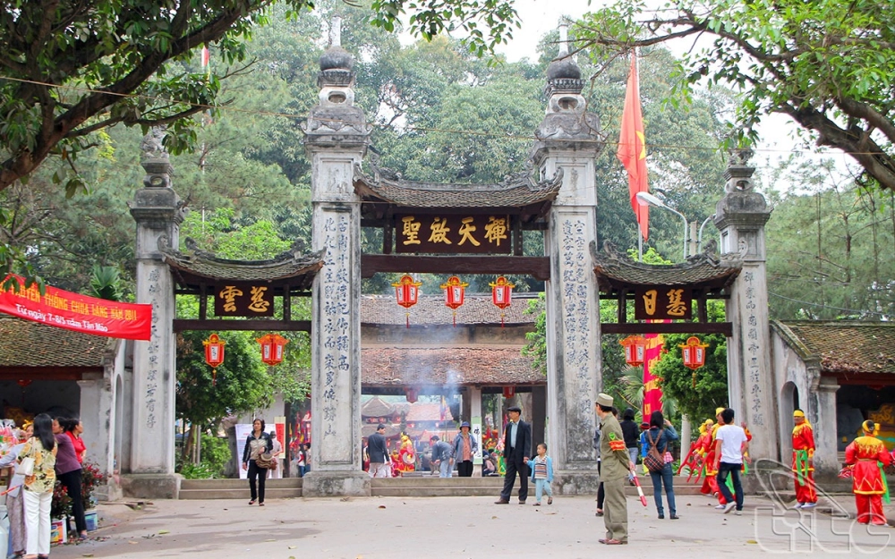 Ảnh chùa Láng ghi lại vẻ đẹp cổ kính và yên bình.
