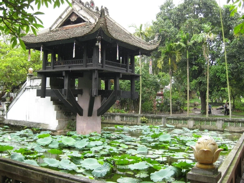 Ảnh Chùa Một Cột đẹp khiến bạn không thể rời mắt trước vẻ đẹp thanh thoát và độc đáo của công trình này