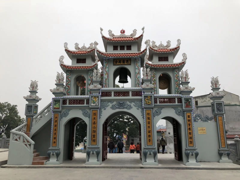 Ảnh đền Bà Chúa Kho đông đúc ngày khai xuân
