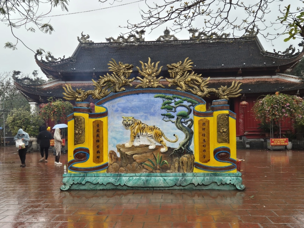 Bài đánh giá về đền Ông Hoàng Mười, nhận xét về sự linh thiêng và không gian đền