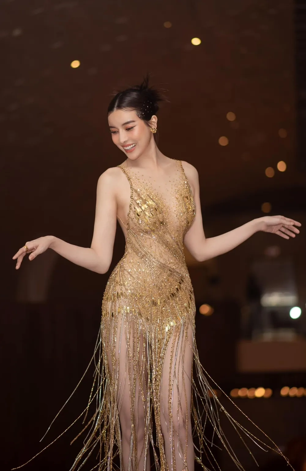 Bạn có biết Cao Thái Hà chiều cao bao nhiêu không