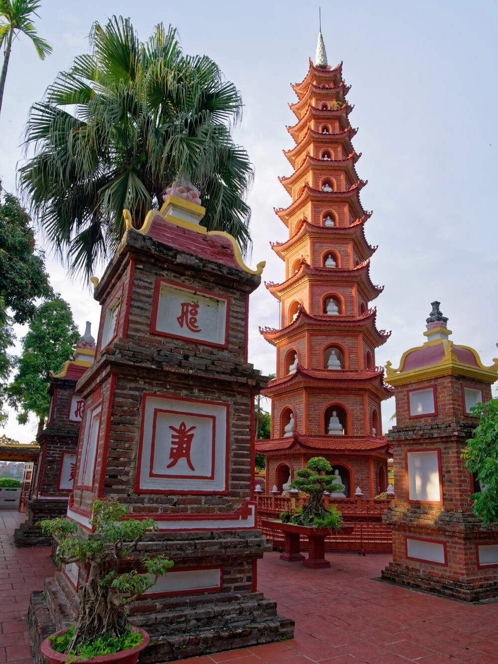Bạn có biết chùa trấn quốc ở đâu giữa lòng phố cổ
