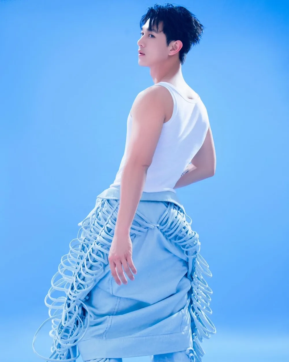 Bật mí số đo chuẩn của Song Luân chiều cao