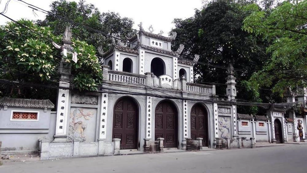 Cách đi chùa Hà, có thể bắt xe buýt số 26, 28, 32, 34 đến Cầu Giấy