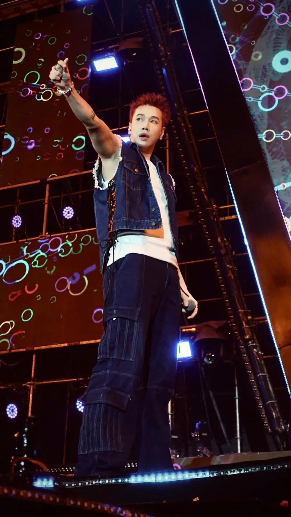 Cảm xúc trào dâng cùng Lou Hoàng Ngày Đẹp Trời Để Nói Chia Tay lyrics