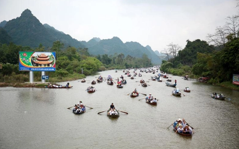 Cảnh đẹp Chùa Hương non nước hữu tình làm say lòng du khách