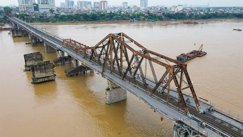 Cầu Long Biên bắc qua sông nào cây cầu bắc qua dòng sông Hồng huyền thoại