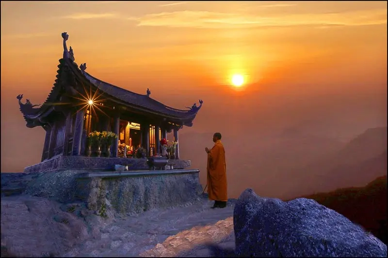 Check-in huyền thoại tại chùa đồng trên đỉnh yên tử