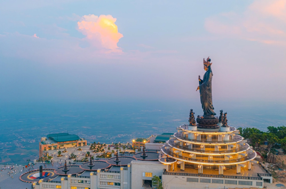 Check in tại khu du lịch núi bà đen nổi tiếng