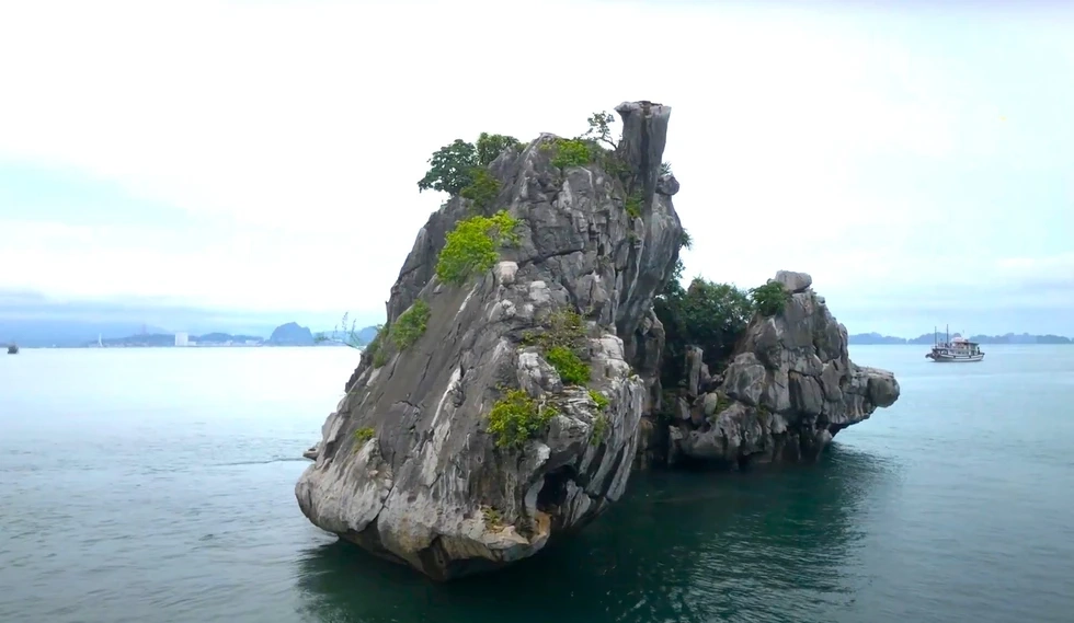 Chia sẻ thêm về hòn trống hòn mái quảng ninh tuyệt vời