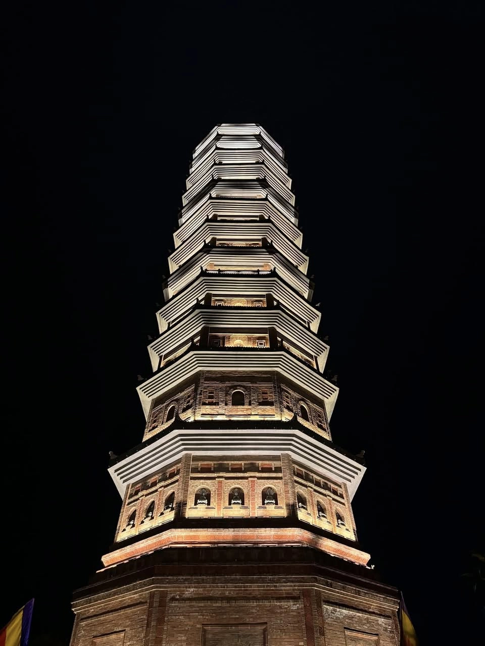 Chiêm ngưỡng phong cảnh chùa bái đính tĩnh lặng