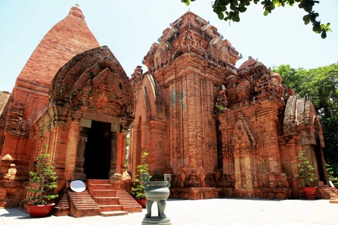 Chiêm ngưỡng tượng bà ponagar linh thiêng