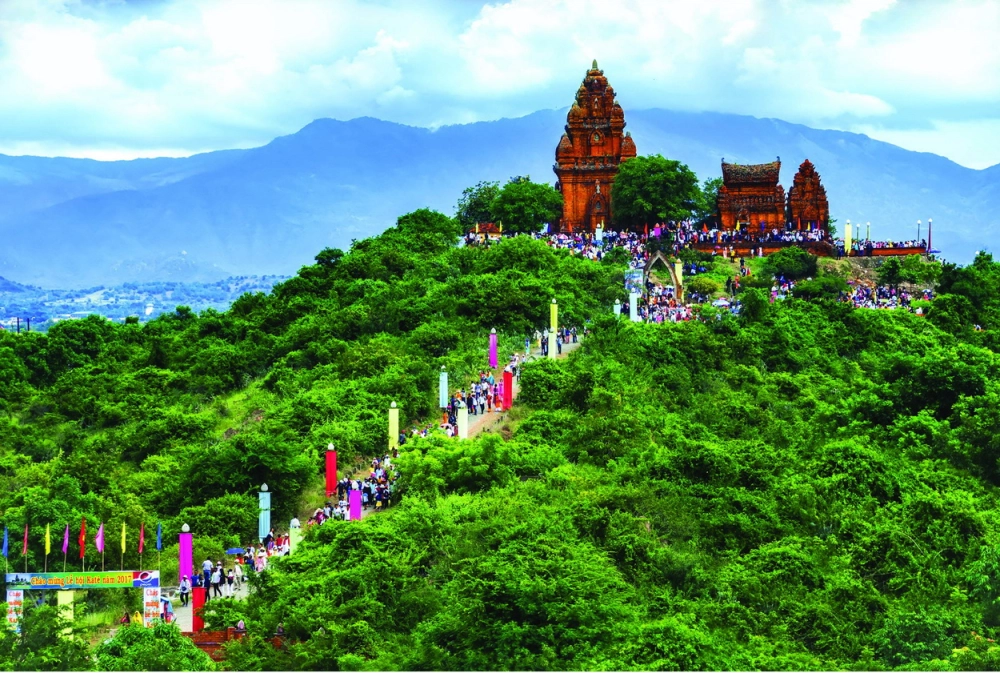 Chìm đắm trong vẻ đẹp qua hình ảnh tháp chàm ninh thuận