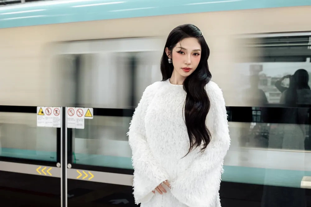 Chinh phục showbiz với Khổng Tú Quỳnh chị đẹp đạp gió