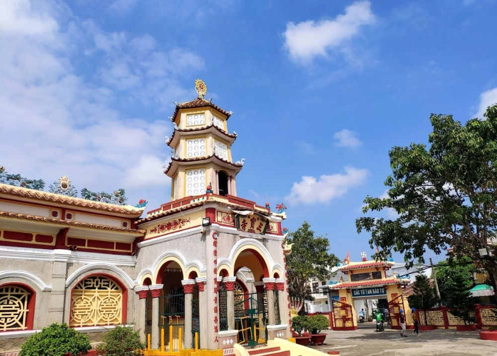 Chợ Rạch Giá là nơi mua sắm nhộn nhịp của người dân.