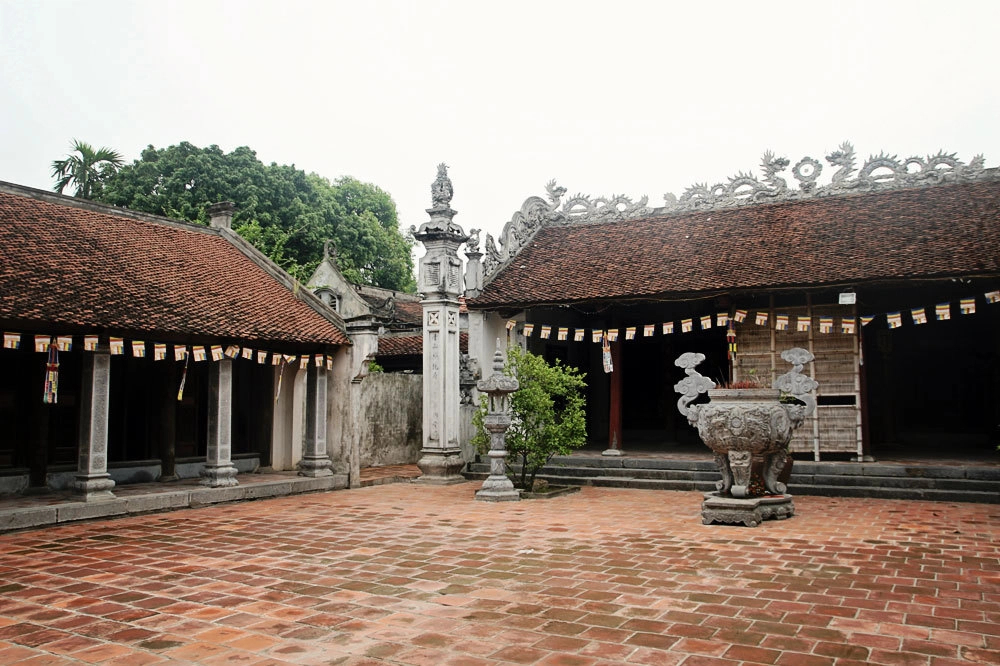 Chùa Bà Đanh ở Hà Nam bên dòng sông Đáy