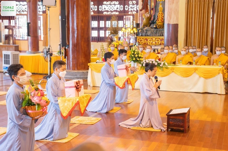Chùa Ba Vàng lễ Phật Đản là dịp để phật tử thể hiện lòng thành kính