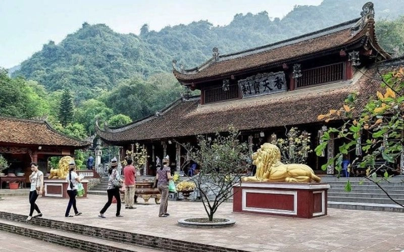 Chùa Hương Hà Nội địa danh nổi tiếng thu hút đông đảo du khách