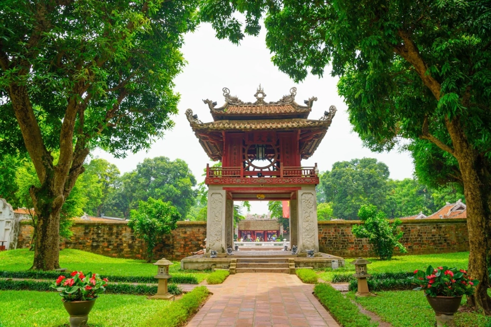 Chùa Láng thờ Thiền sư Từ Đạo Hạnh rất linh thiêng.