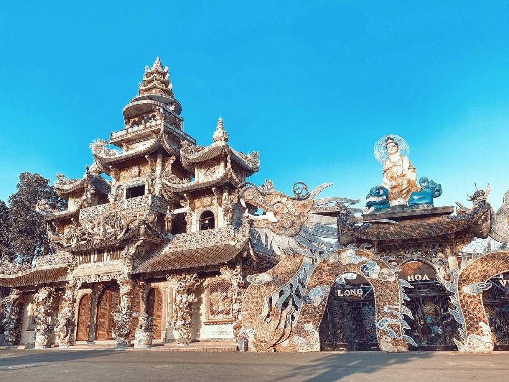 Chùa linh phước chùa ve chai là biểu tượng kiến trúc khảm sành nổi tiếng