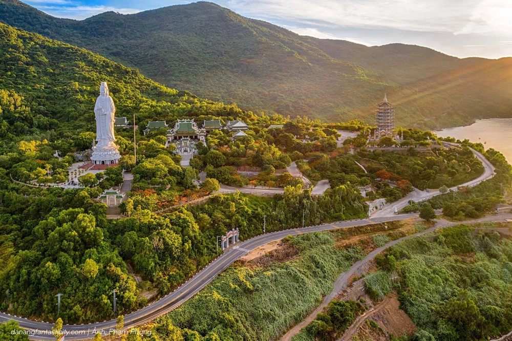 Chùa linh ứng bãi bụt là địa điểm hành hương nổi tiếng tại Đà Nẵng