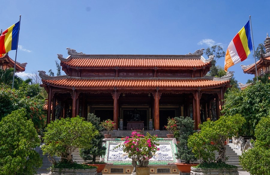 Chùa Long Sơn Khánh Hòa, điểm du lịch tâm linh nổi bật
