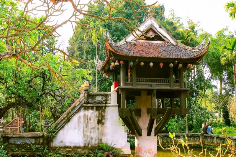 Chùa Một Cột được xem như là một trong những ngôi chùa linh thiêng và độc đáo nhất tại Việt Nam