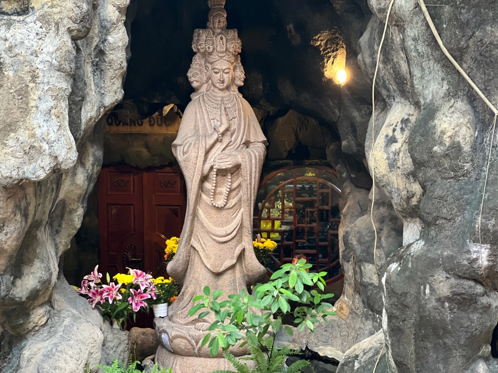 Chùa Quan Âm là nơi thờ Bồ Tát Quan Thế Âm linh thiêng.