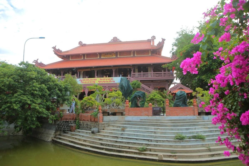 Chùa Quan Âm miền Bắc là điểm đến tâm linh quen thuộc.
