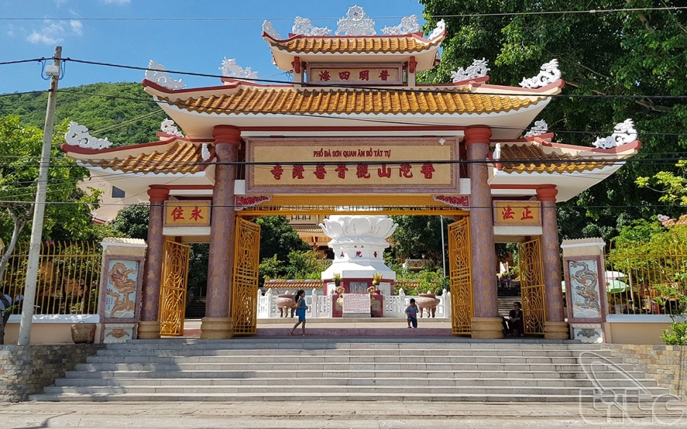 Chùa Quan Âm miền Trung nổi tiếng với cảnh quan hài hòa.