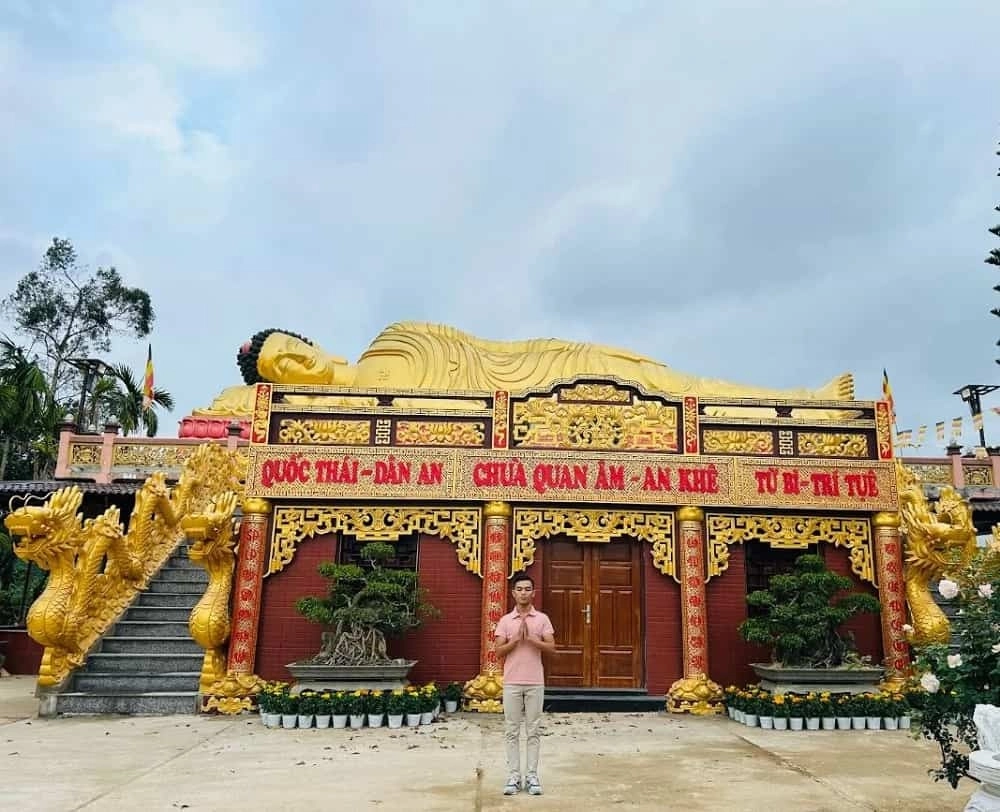 Chùa Quan Âm nổi tiếng với không gian thanh tịnh, trang nghiêm.