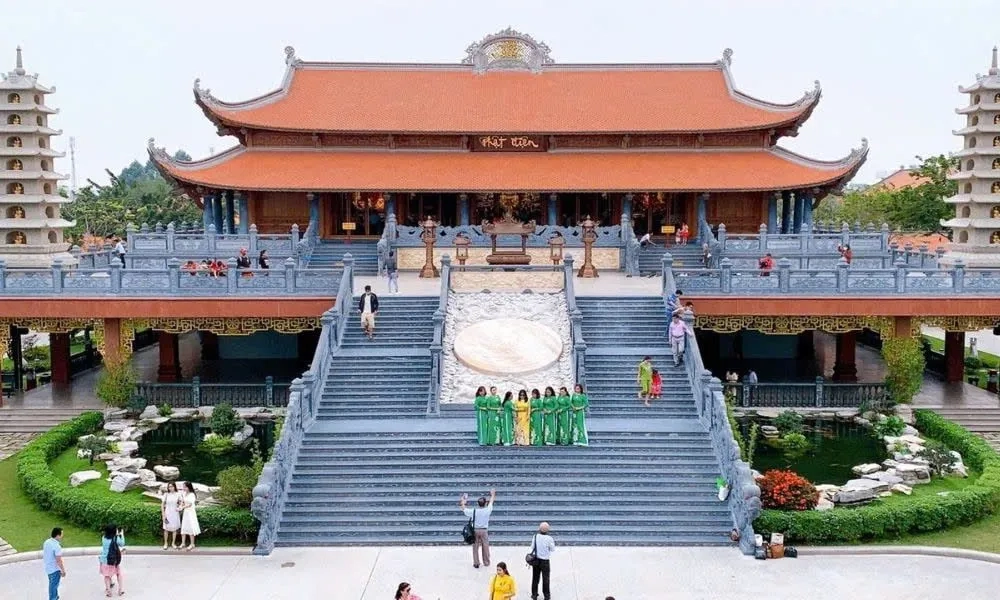 Chùa vĩnh nghiêm quận 3 là điểm đến tâm linh thu hút du khách