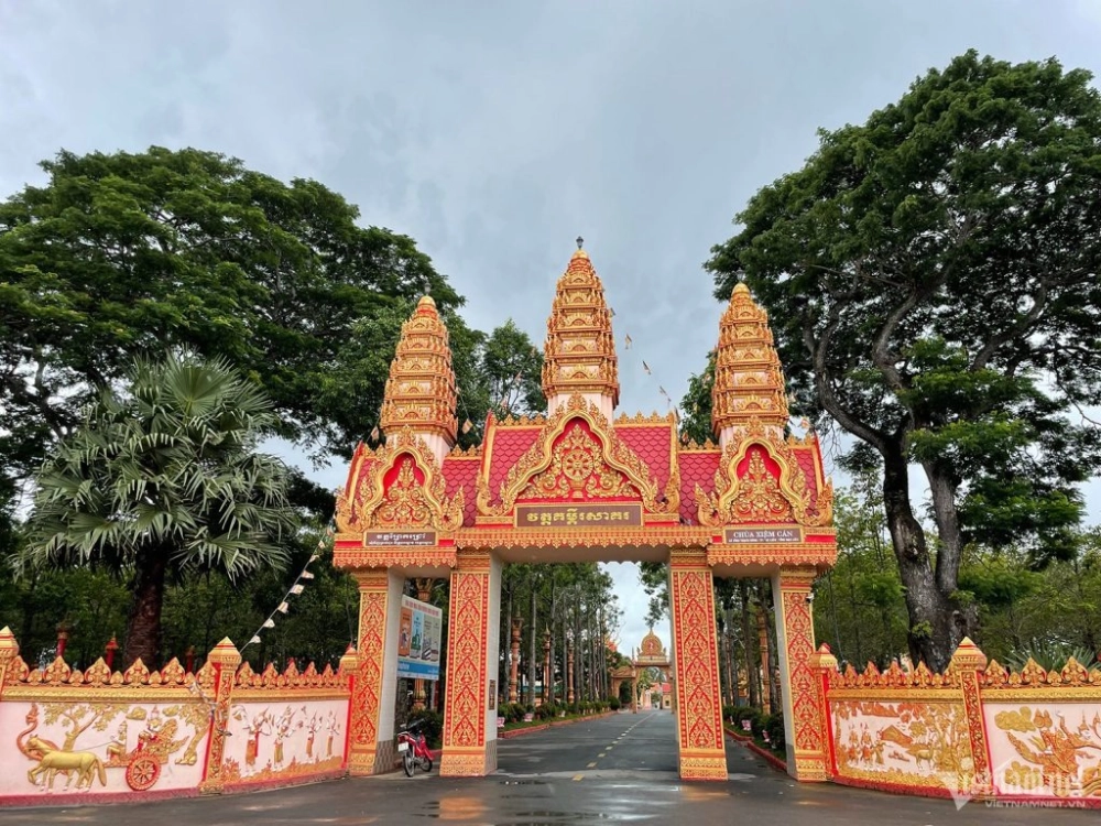 Chùa Xiêm Cán là ngôi chùa Khmer nổi tiếng tại Bạc Liêu.