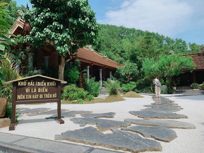 Cổ tự linh thiêng địa tang phi lai tự
