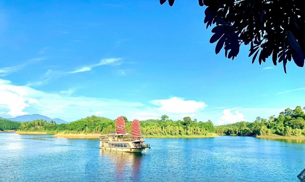 Cuối tuần chill tại khu du lịch hồ thác bà