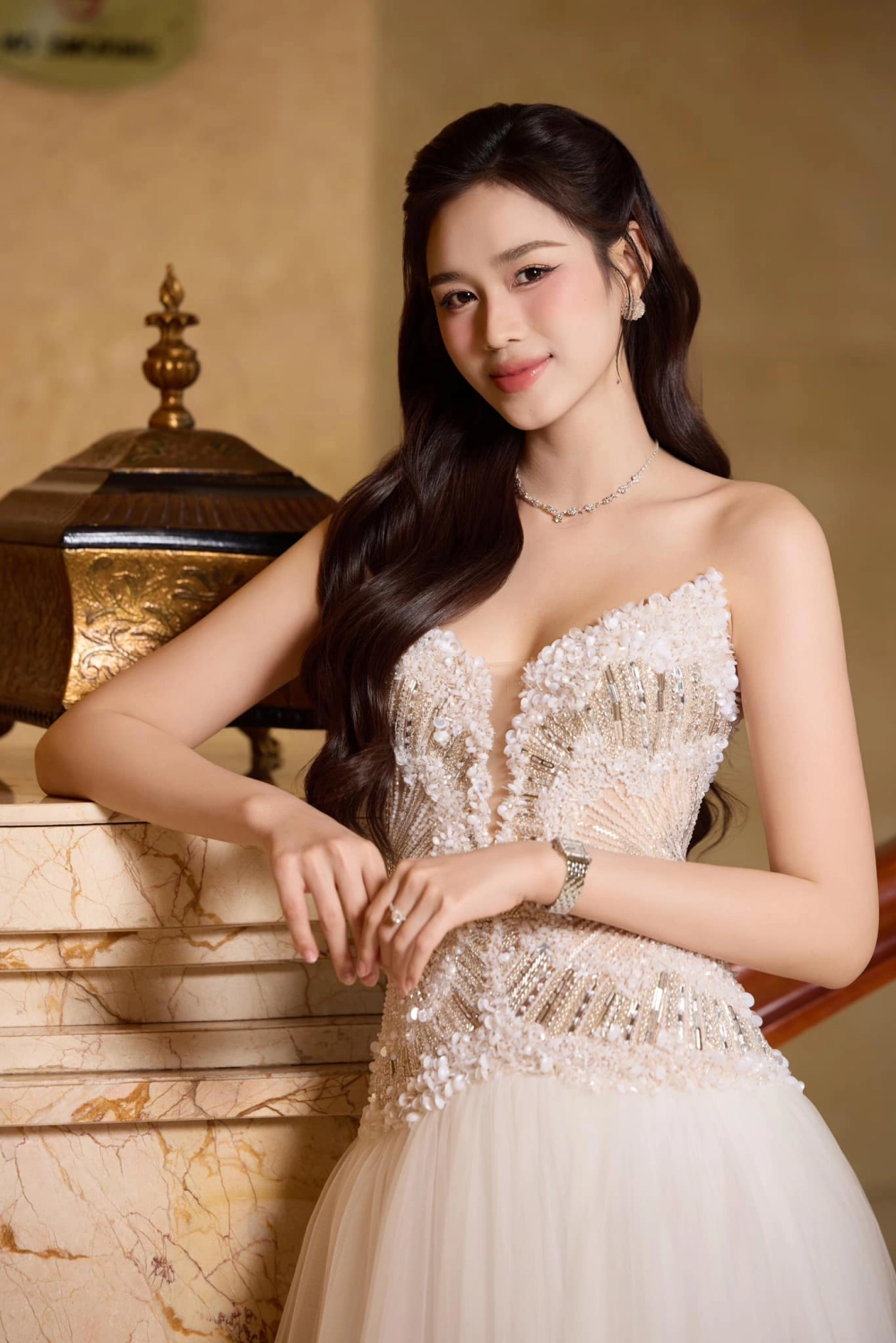 Đêm vinh quang khi hoa hậu Đỗ Thị Hà trao vương miện