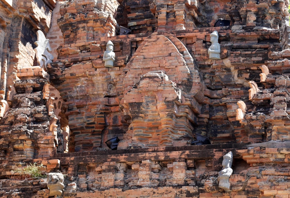 Đến tham quan tháp bà ponagar đầy ấn tượng