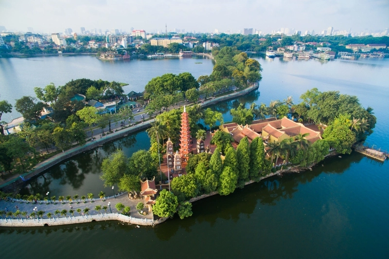 Đi lễ tại địa chỉ phủ tây hồ hà nội ven Hồ Tây