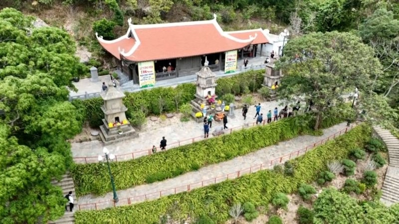 Địa điểm nhà Trần tại Đông Triều thuận tiện cho tham quan.