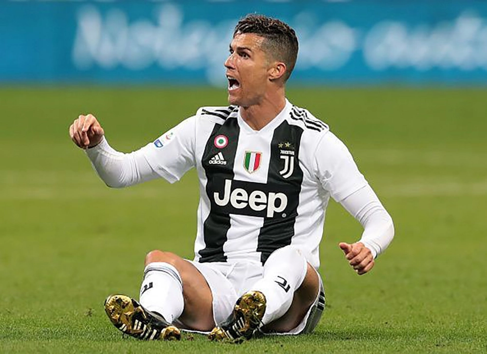 Fotos de cristiano ronaldo ghi lại nhiều khoảnh khắc ấn tượng.