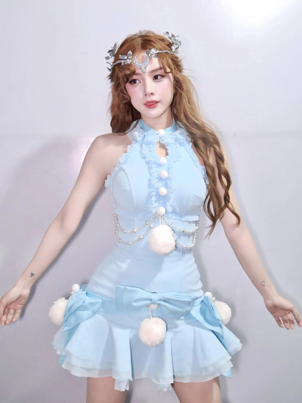 Gây sốt với DJ Mie chị đẹp Đạp Gió Rẽ Sóng