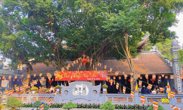 Giờ mở cửa chùa Hà, từ 6h sáng đến 18h tối tất cả các ngày