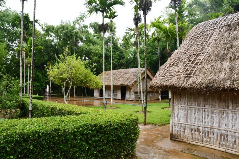 Giới thiệu làng sen quê bác thiêng liêng yên bình