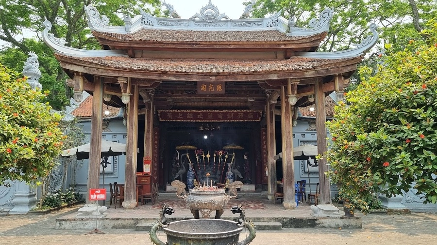 Giới thiệu về đền chử đồng tử tiên dung trên báo chí và sách sử