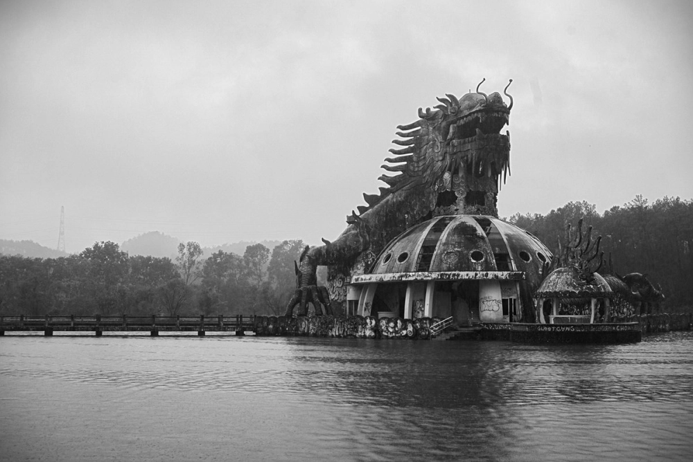 Giới trẻ săn lùng công viên nước hồ thuy tiên hoang vắng
