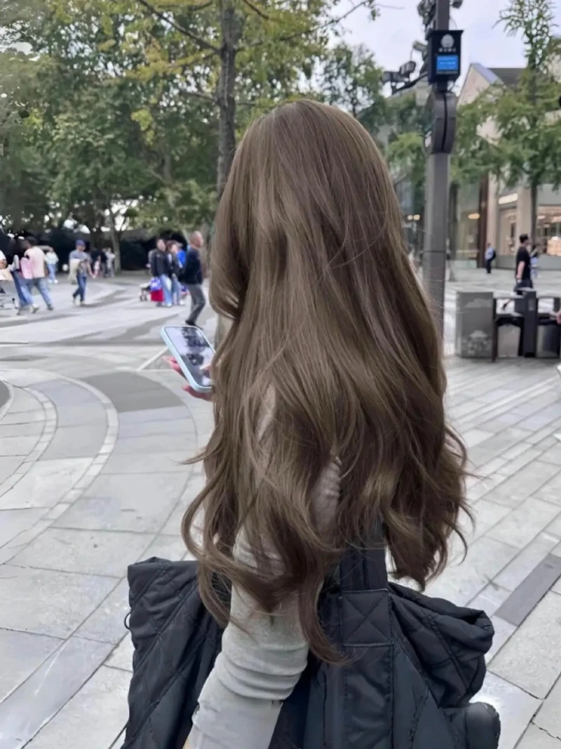 Gợi ý tóc nâu khói trầm nhuộm đẹp cho nàng