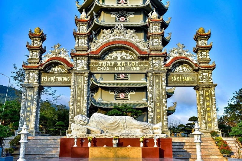 Hành trình tâm linh bên tượng phật bà ở đà nẵng