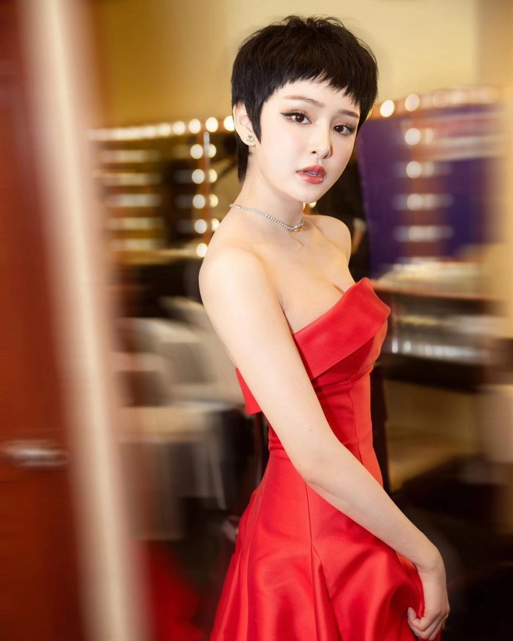 Hiền hồ hồ nhân chuyện tình cảm chú ý