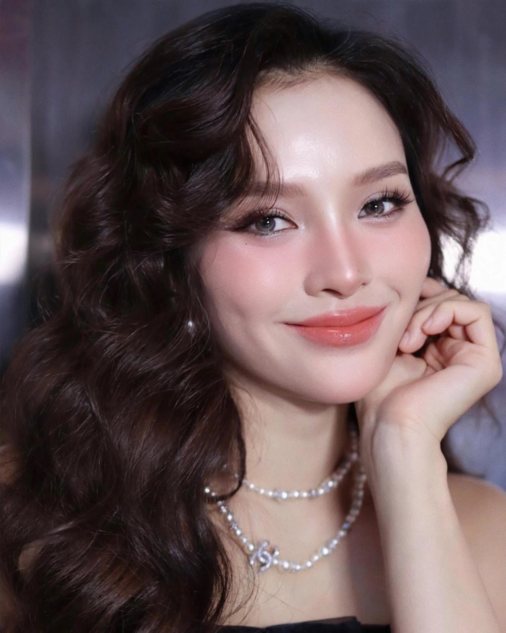 Hình ảnh girl xinh tải về dễ thương tạo cảm giác thân thiện và đáng yêu.